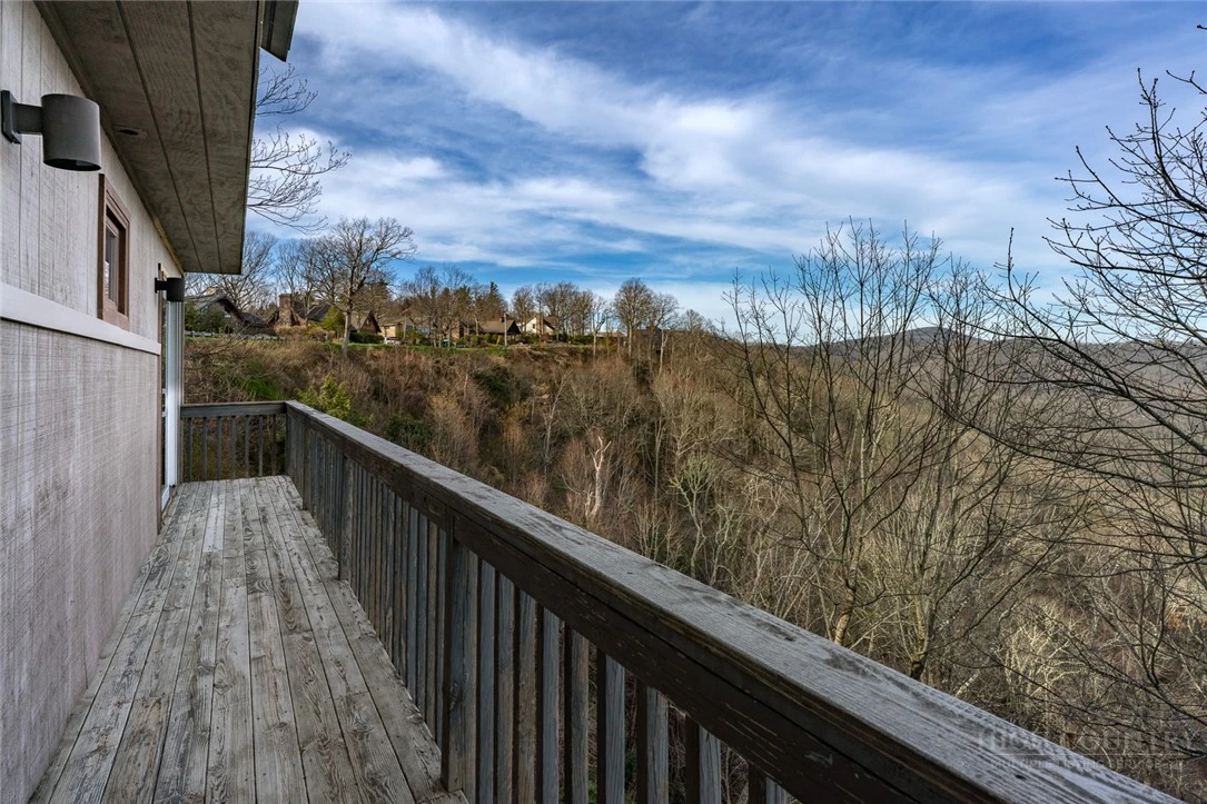 Image number 15 for the current listing