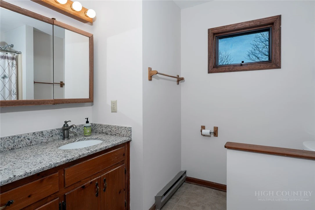 Image number 14 for the current listing