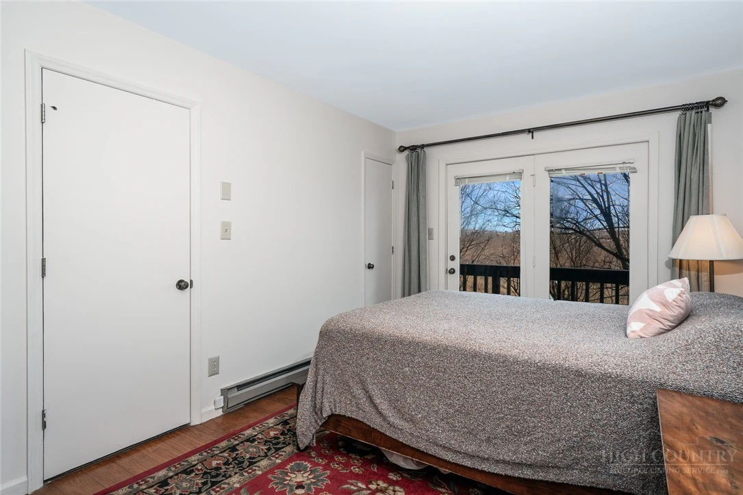 Image number 3 for the current listing