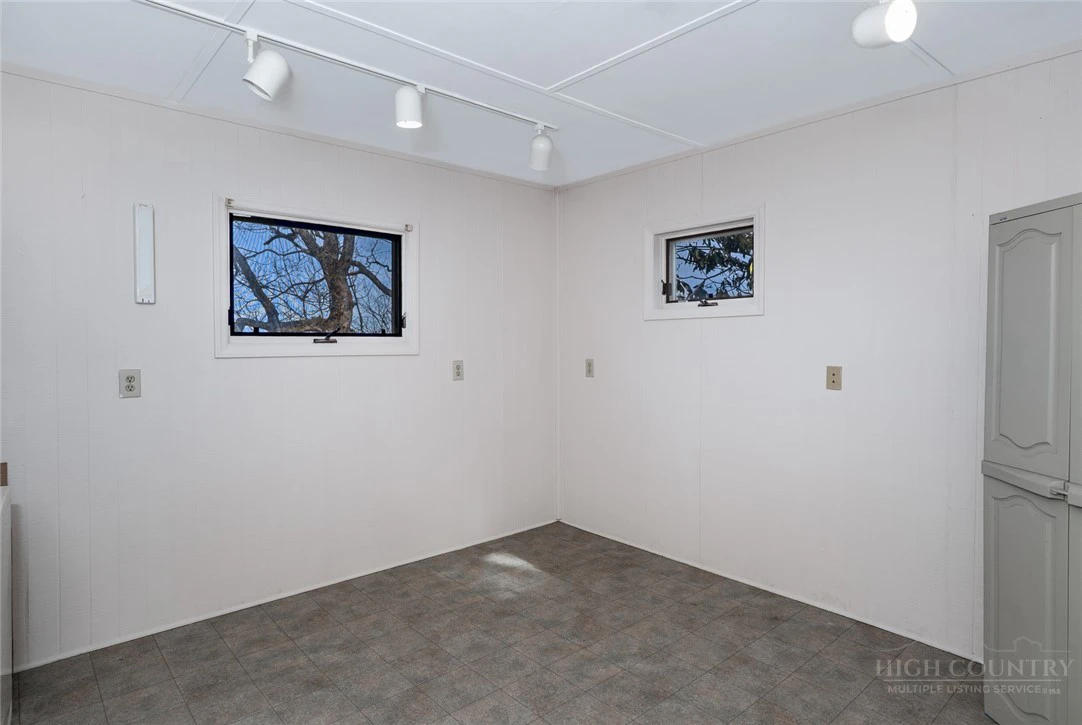 Image number 6 for the current listing