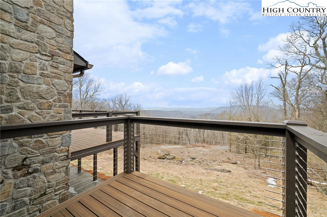 Image number 17 for the current listing
