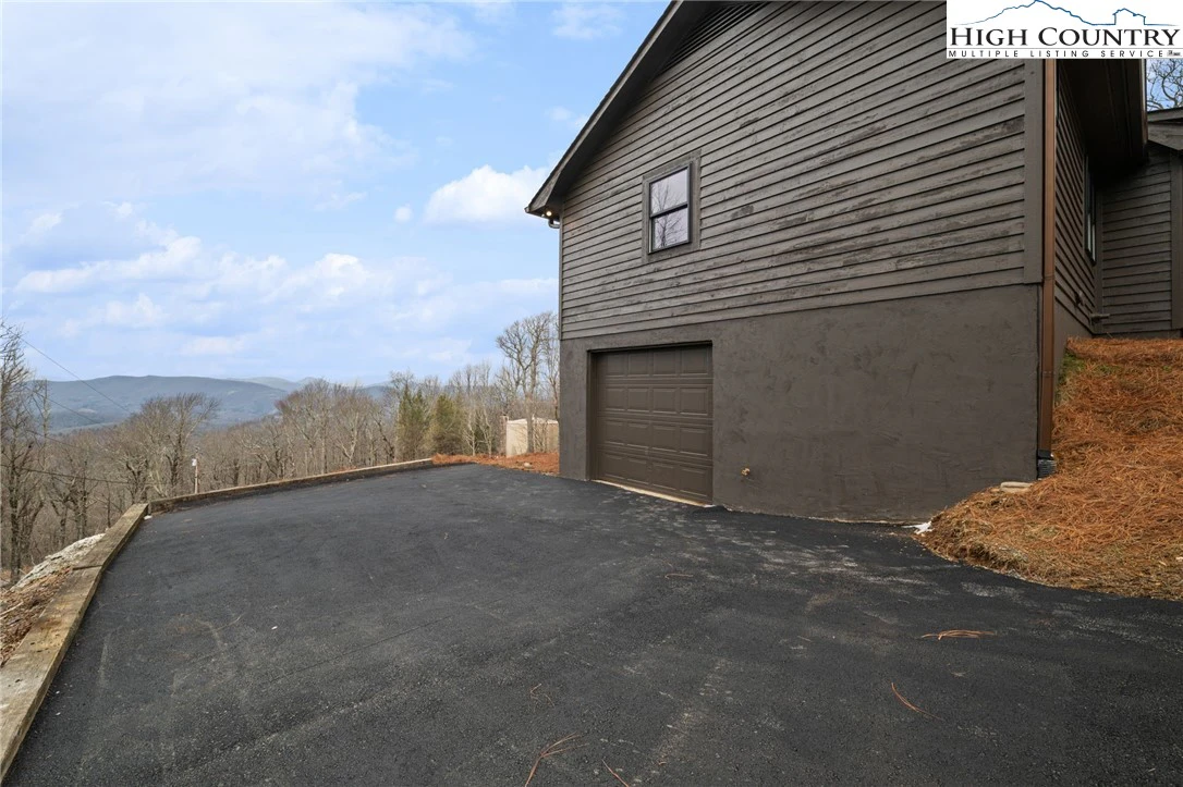Image number 7 for the current listing