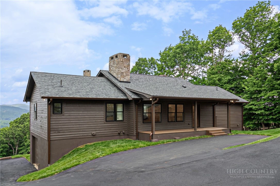 Image number 1 for the current listing