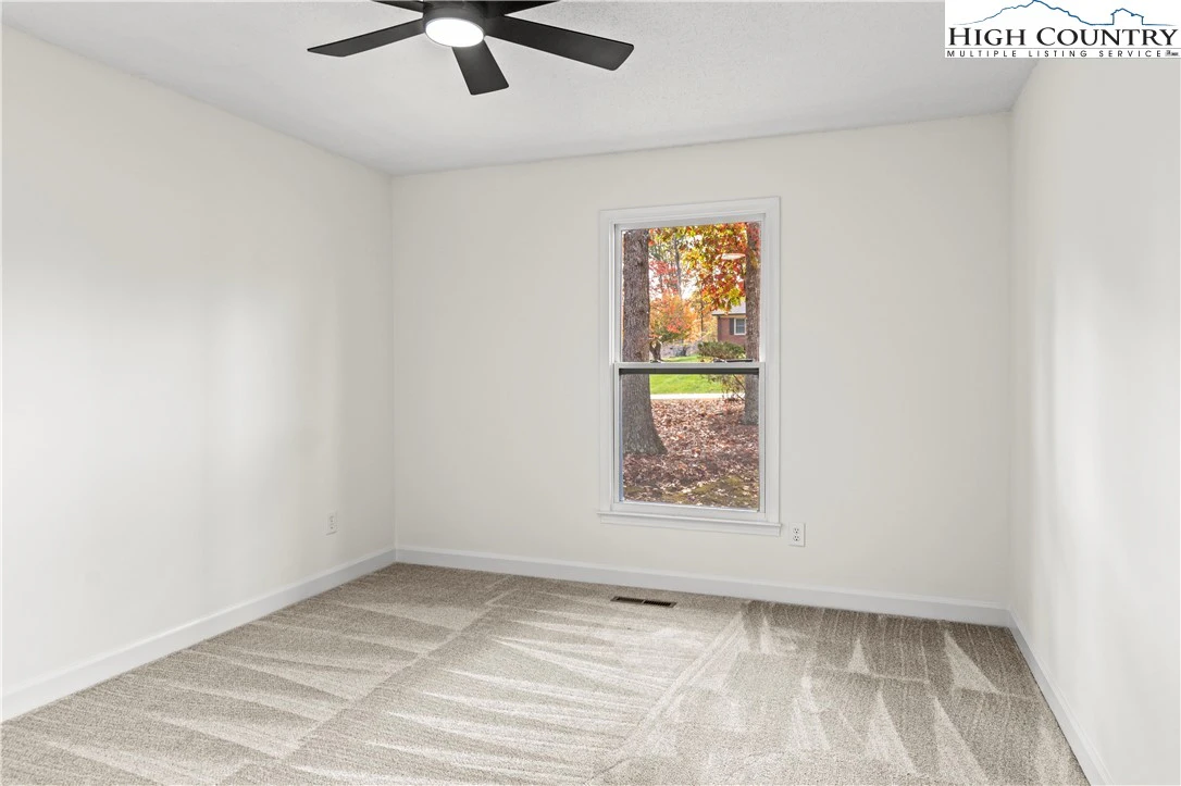 Image number 9 for the current listing