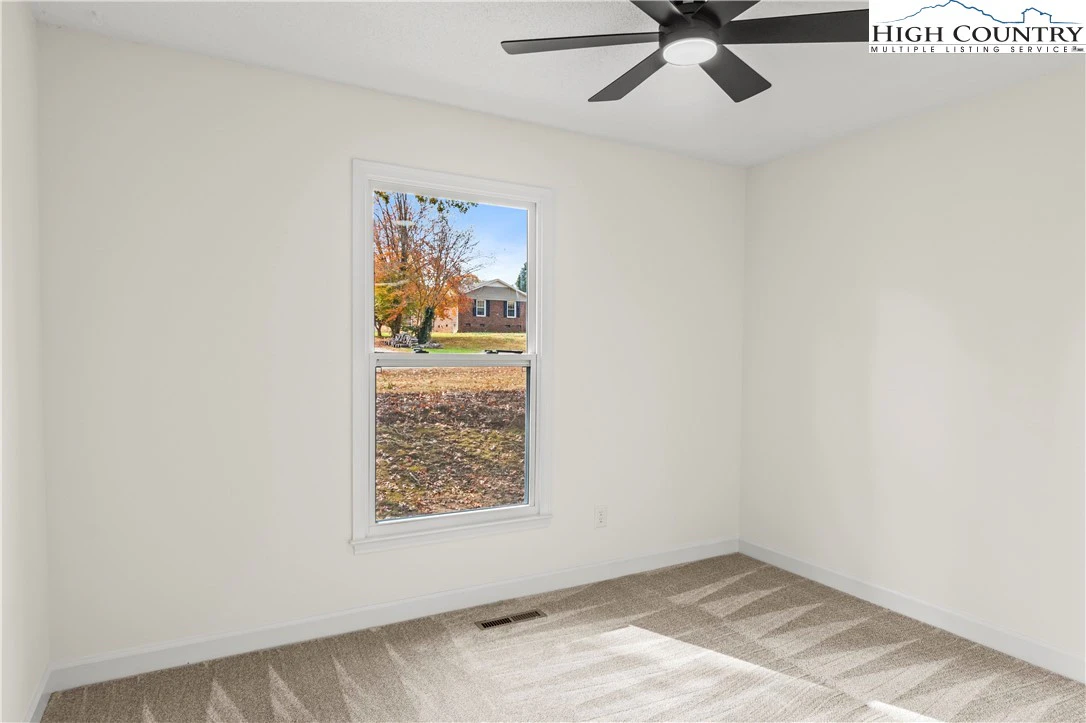 Image number 11 for the current listing