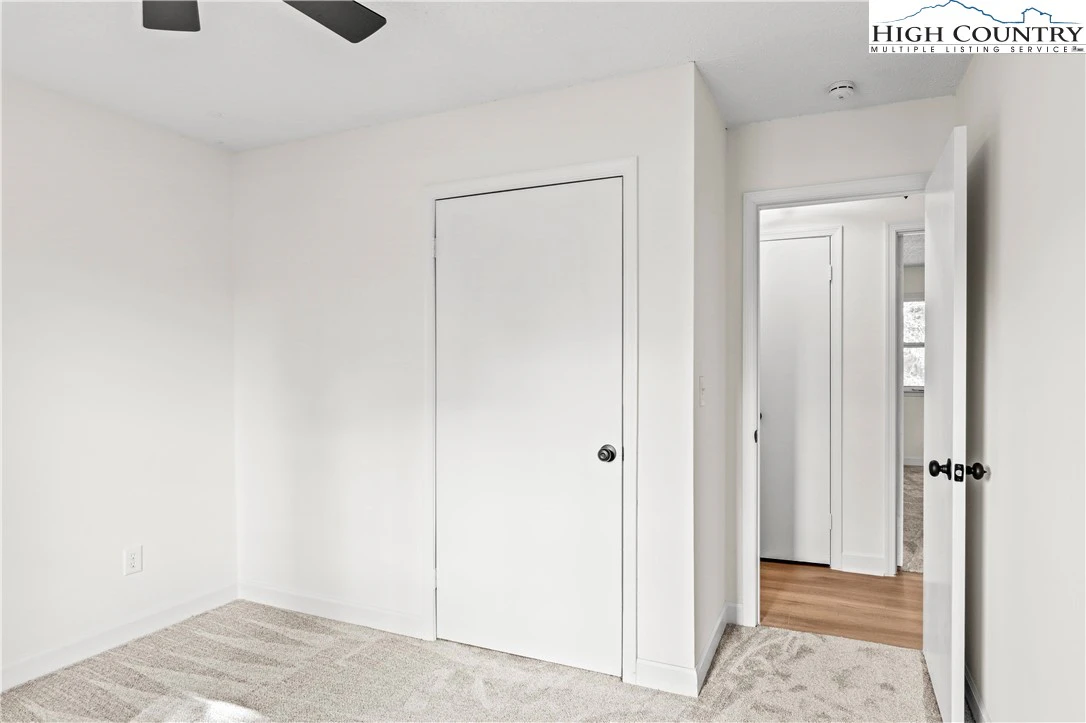 Image number 2 for the current listing