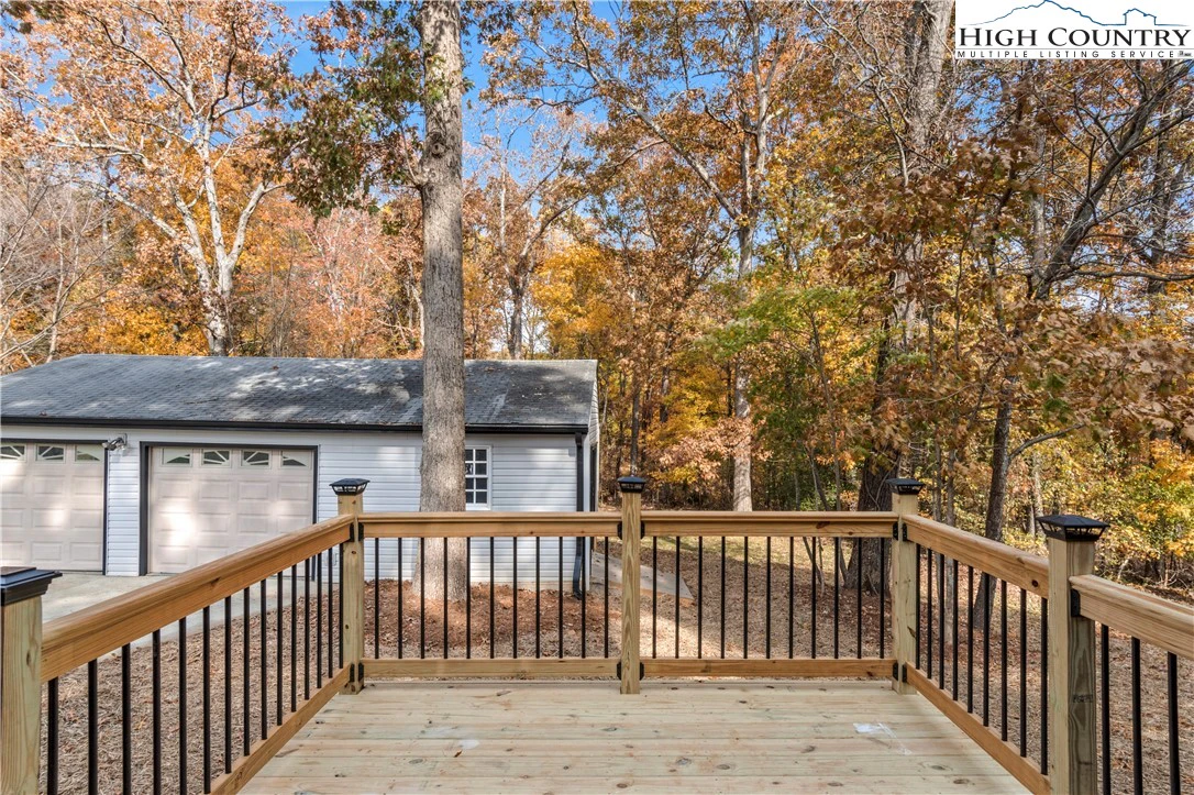 Image number 14 for the current listing