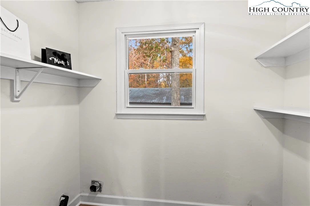 Image number 12 for the current listing