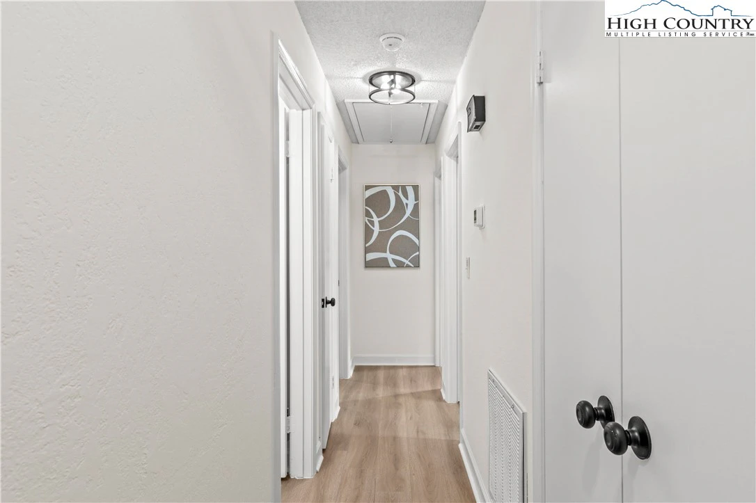Image number 4 for the current listing