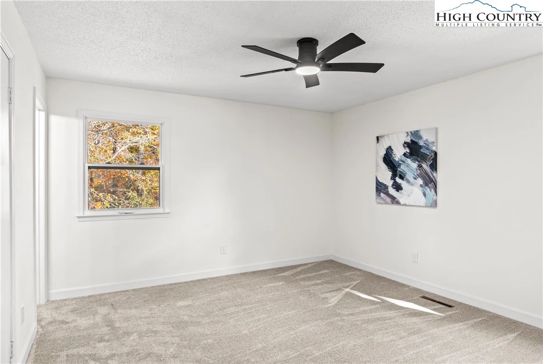 Image number 5 for the current listing