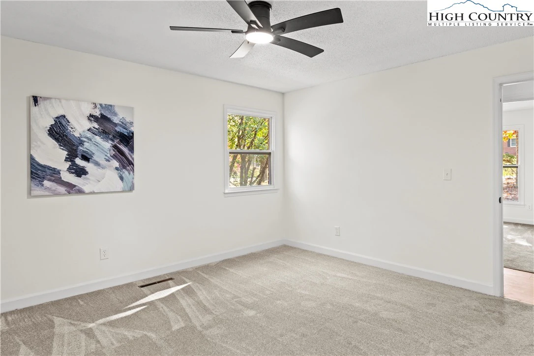 Image number 7 for the current listing