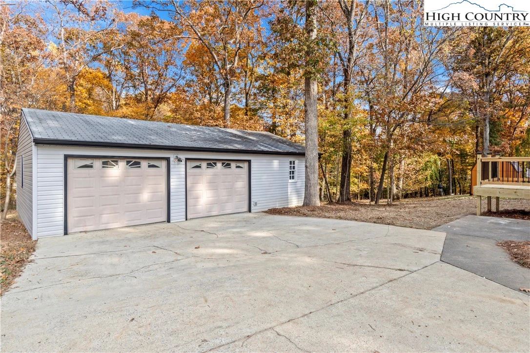 Image number 15 for the current listing