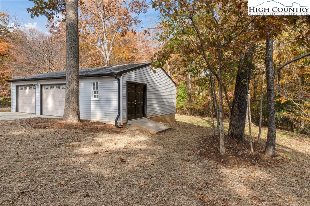 Image number 18 for the current listing