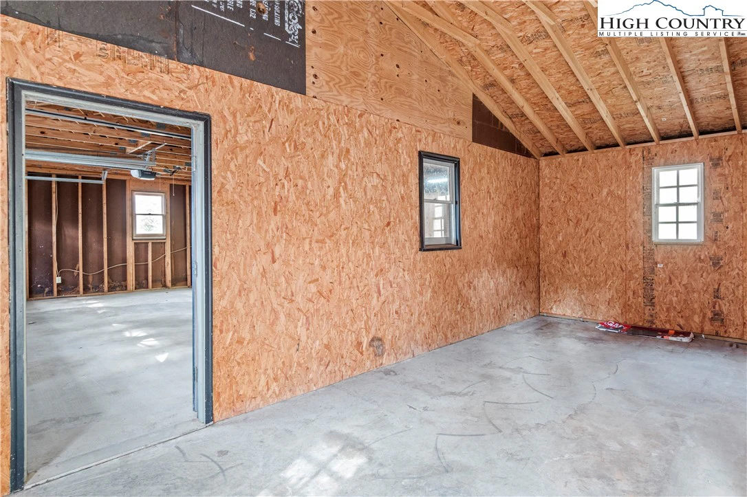 Image number 19 for the current listing