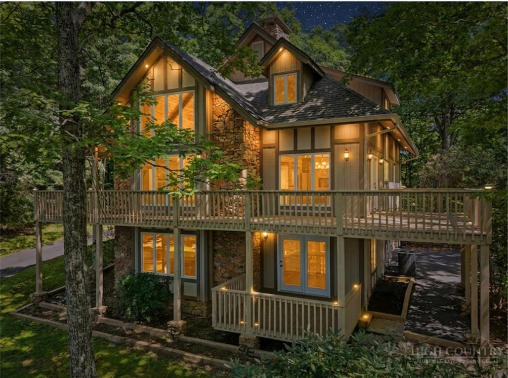Image number 1 for the current listing