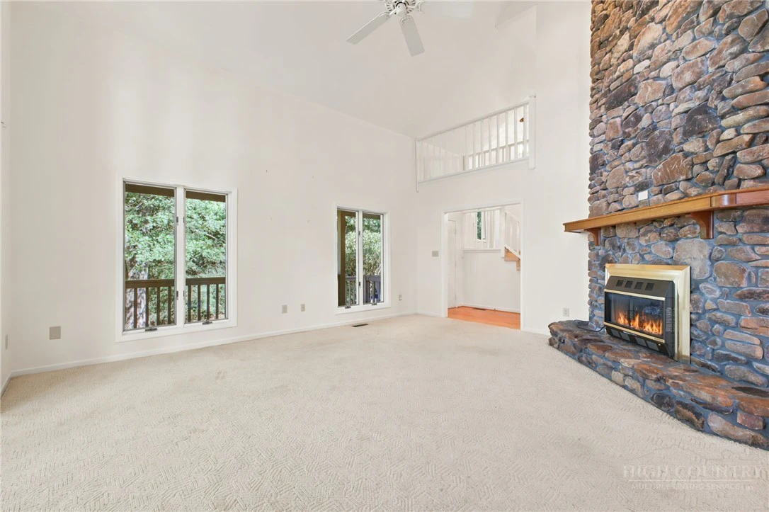 Image number 8 for the current listing