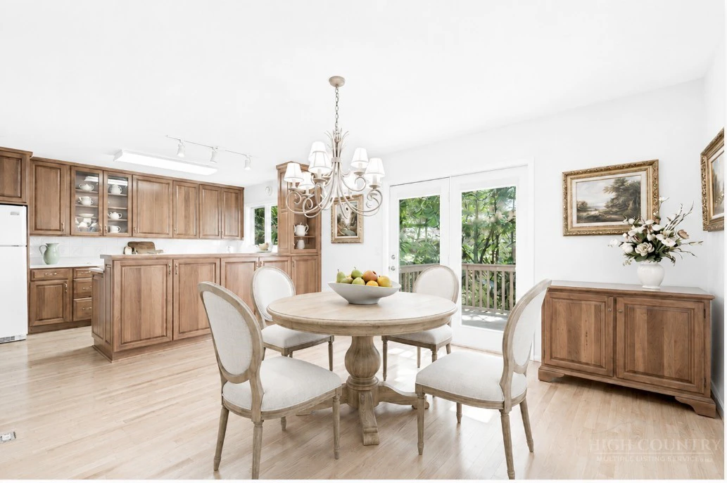 Image number 9 for the current listing