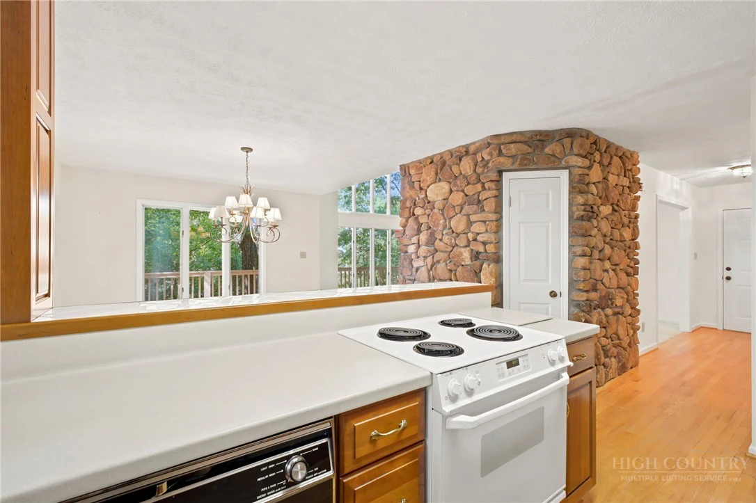 Image number 12 for the current listing