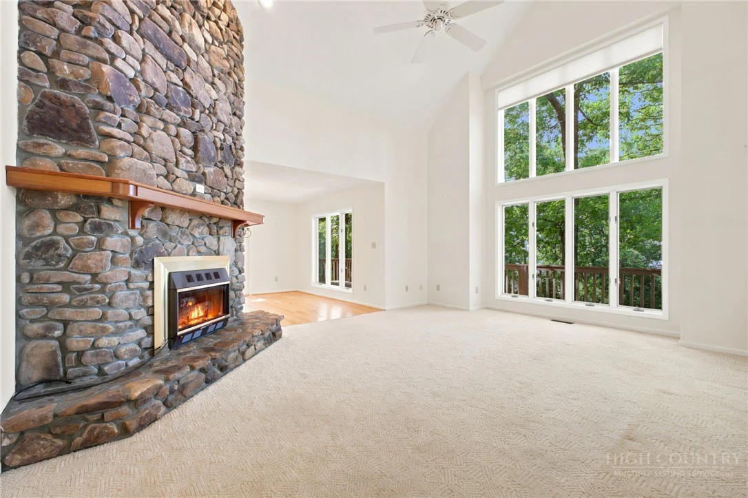 Image number 6 for the current listing