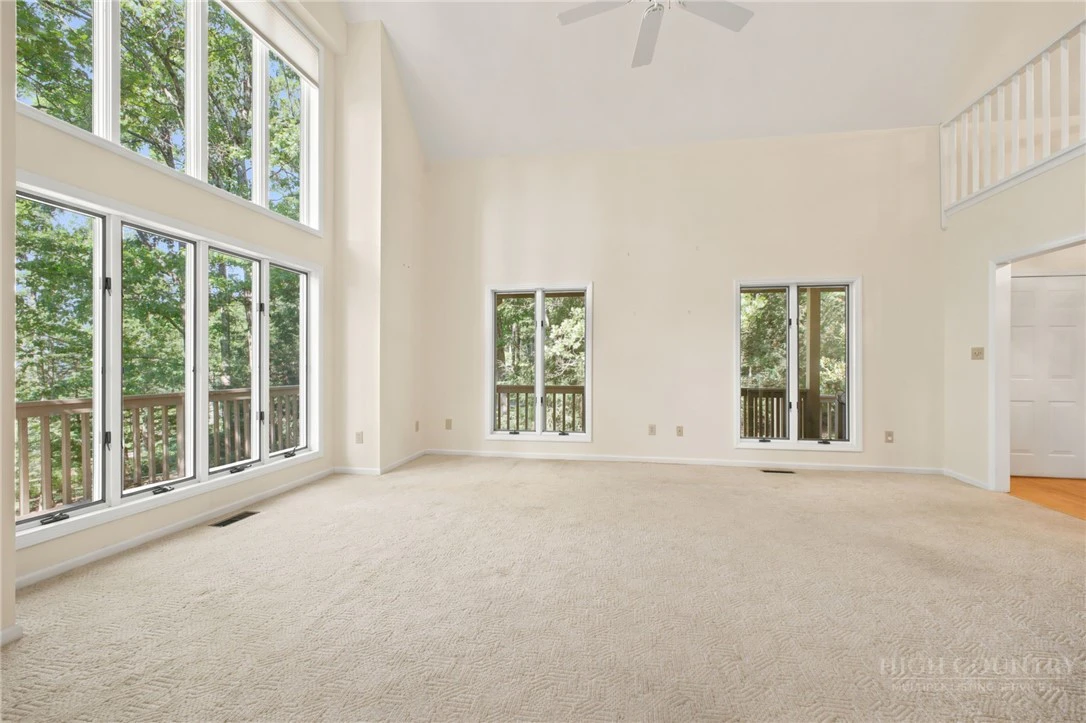 Image number 7 for the current listing