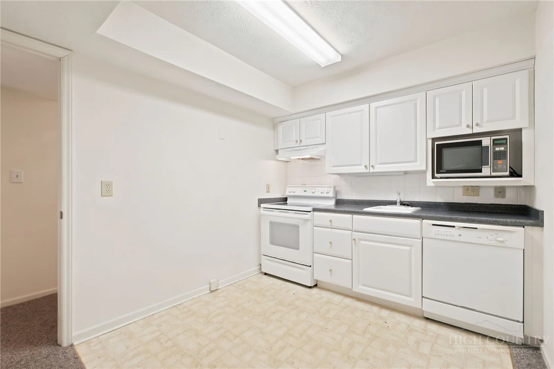 Image number 21 for the current listing