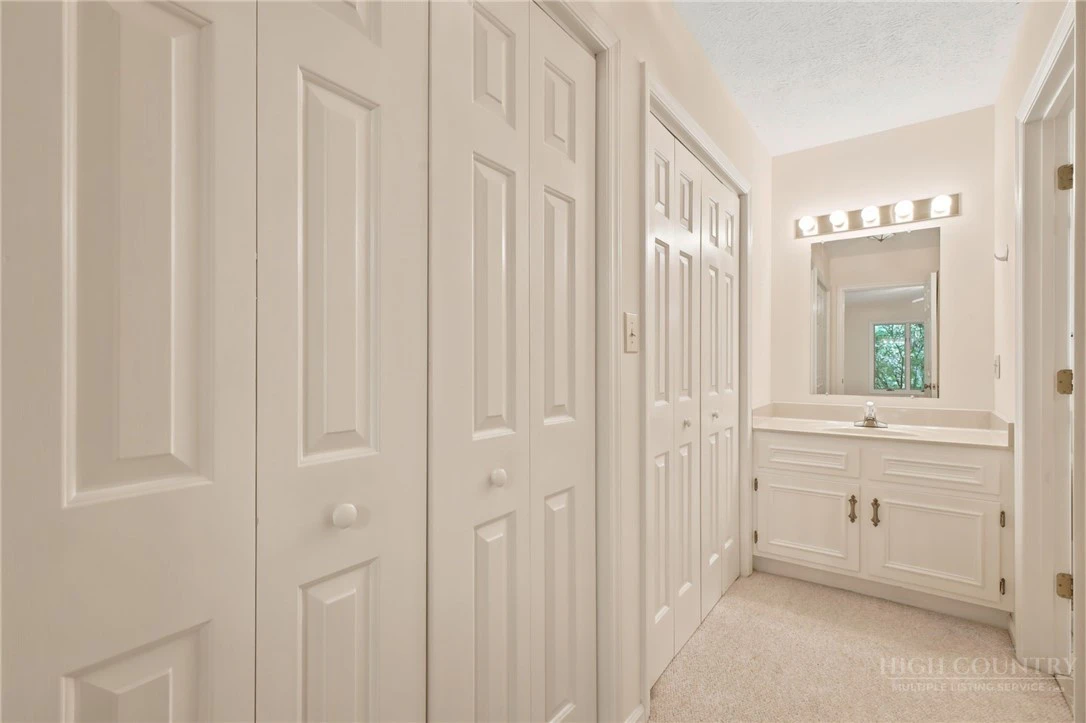 Image number 15 for the current listing