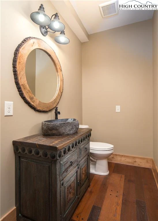 Image number 4 for the current listing