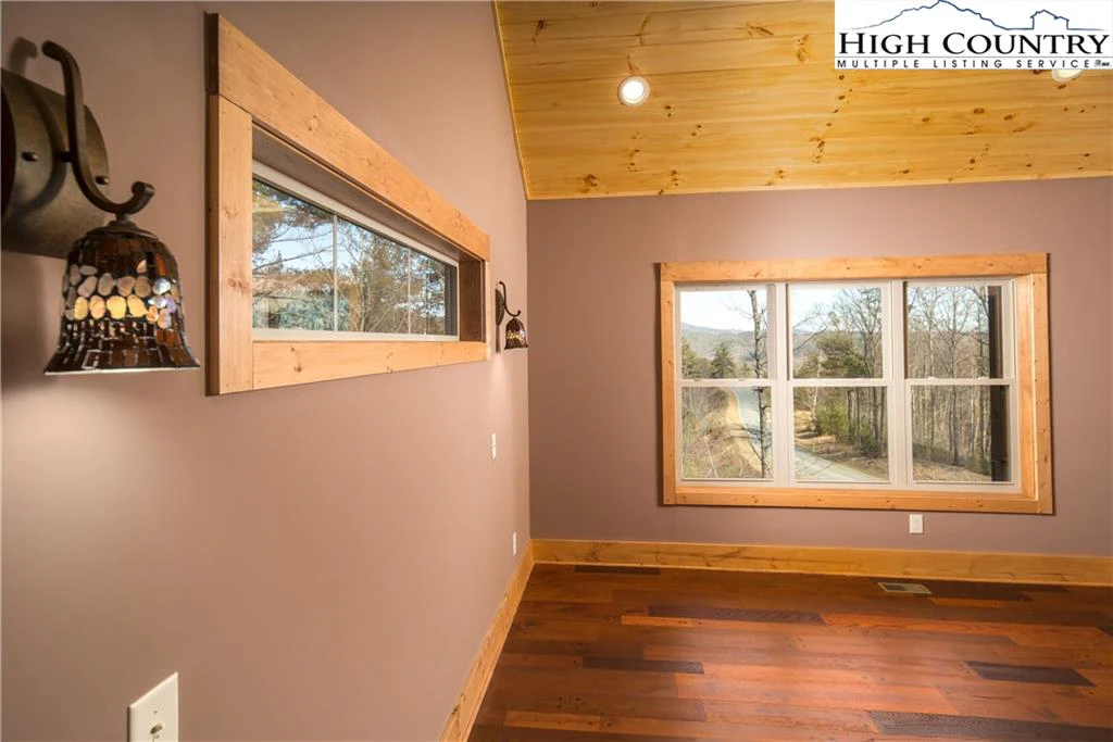 Image number 6 for the current listing