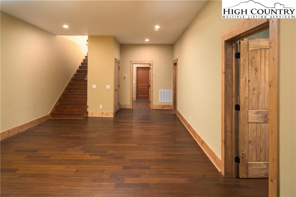 Image number 12 for the current listing