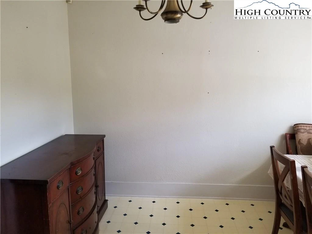 Image number 14 for the current listing