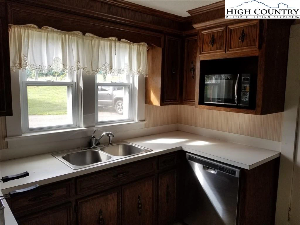 Image number 13 for the current listing