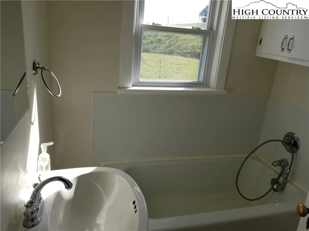 Image number 11 for the current listing