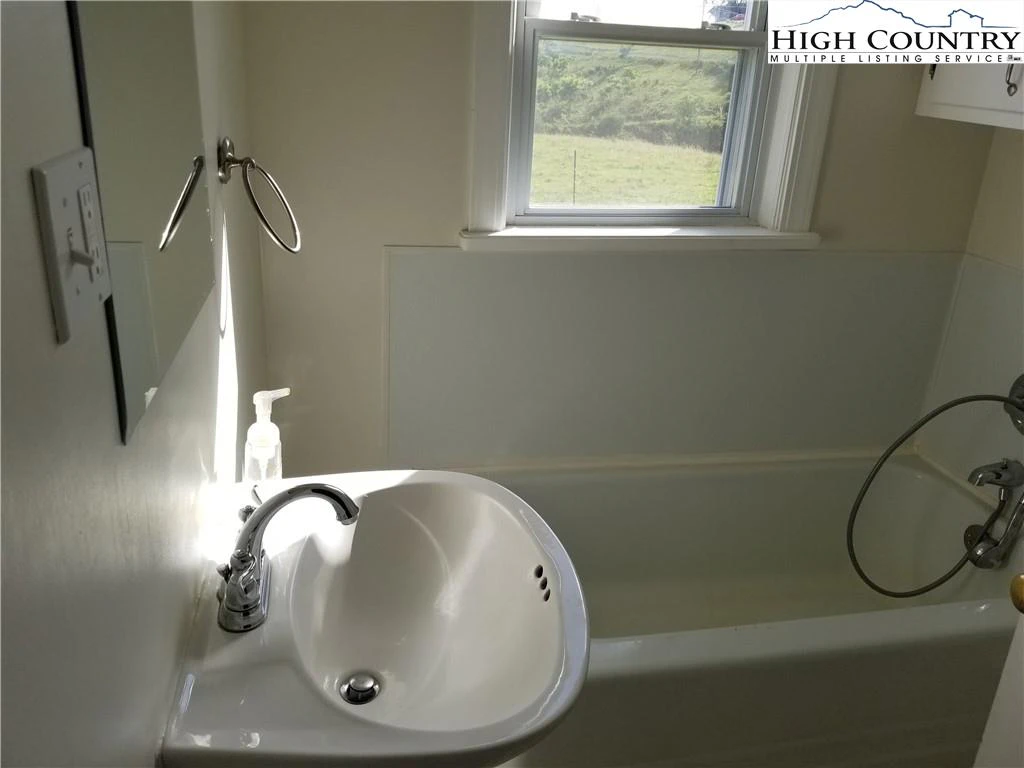 Image number 10 for the current listing