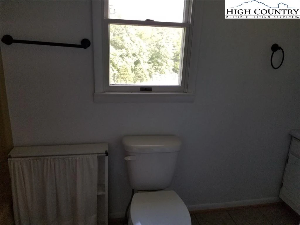 Image number 8 for the current listing