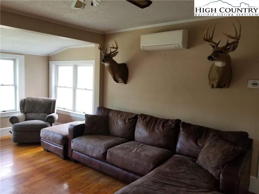 Image number 21 for the current listing