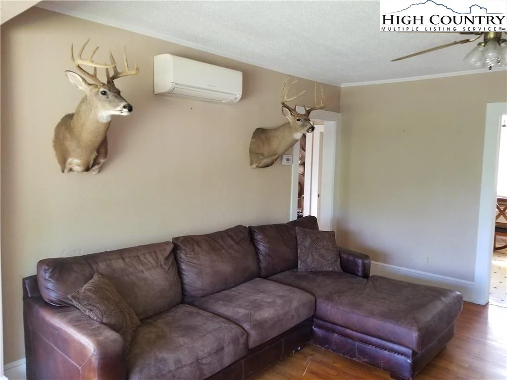 Image number 20 for the current listing