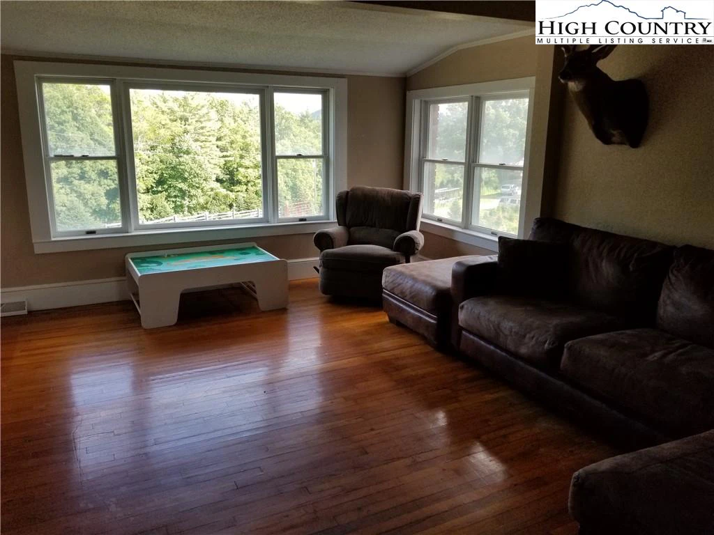 Image number 18 for the current listing