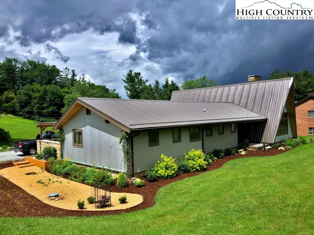 Image number 1 for the current listing