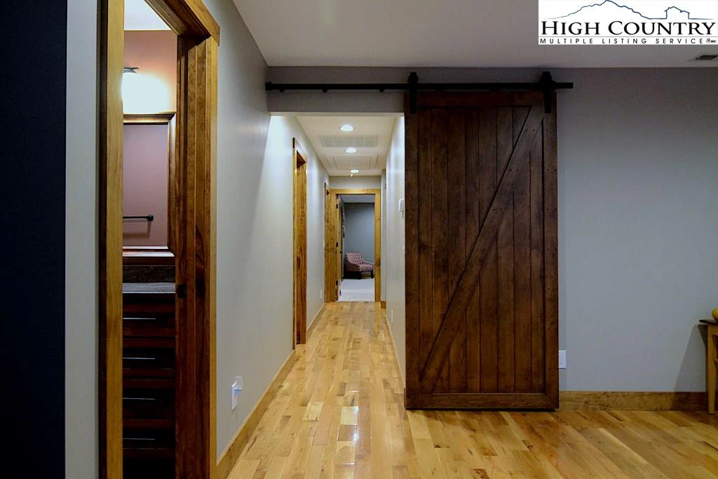 Image number 5 for the current listing
