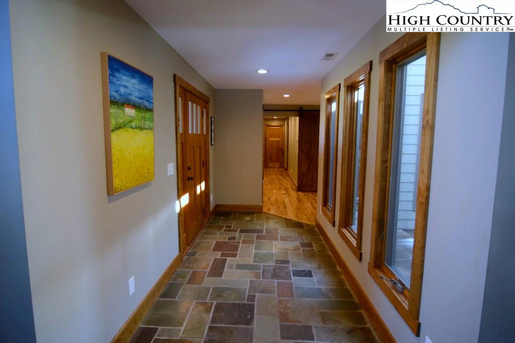 Image number 7 for the current listing