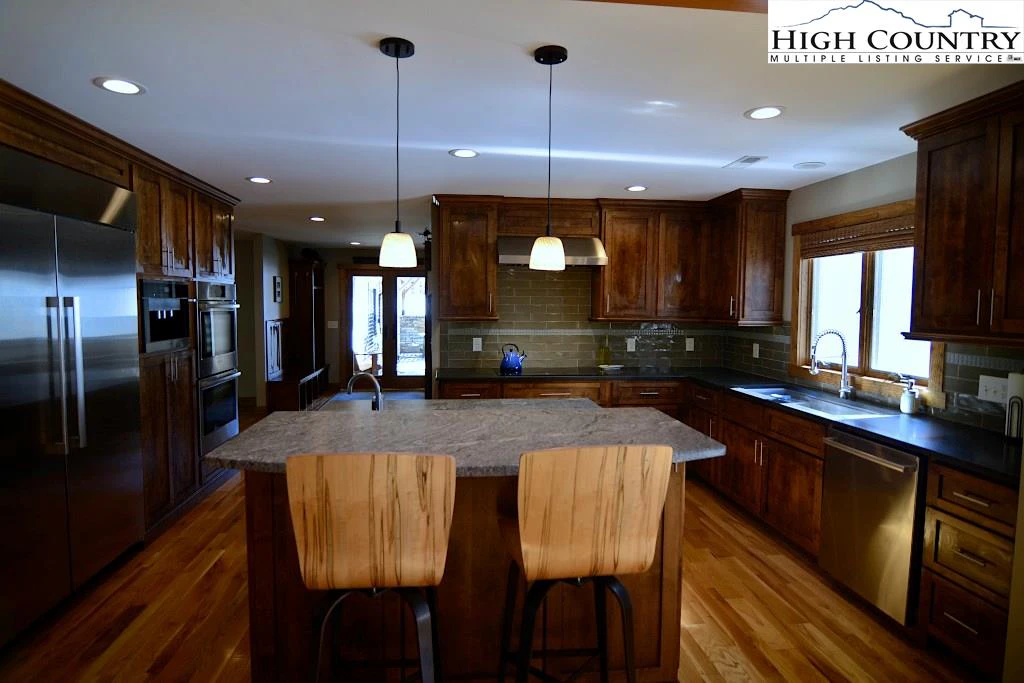 Image number 20 for the current listing