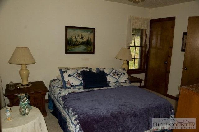 Image number 11 for the current listing