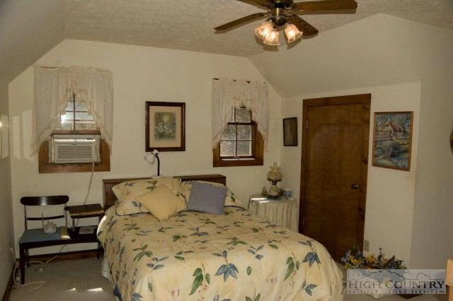 Image number 13 for the current listing