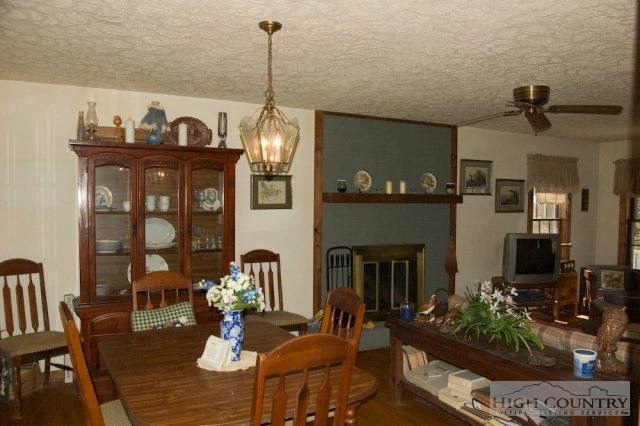 Image number 8 for the current listing