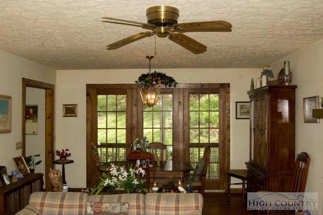 Image number 9 for the current listing