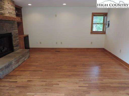 Image number 11 for the current listing