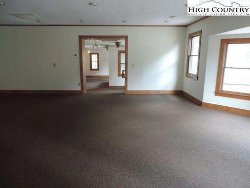 Image number 4 for the current listing