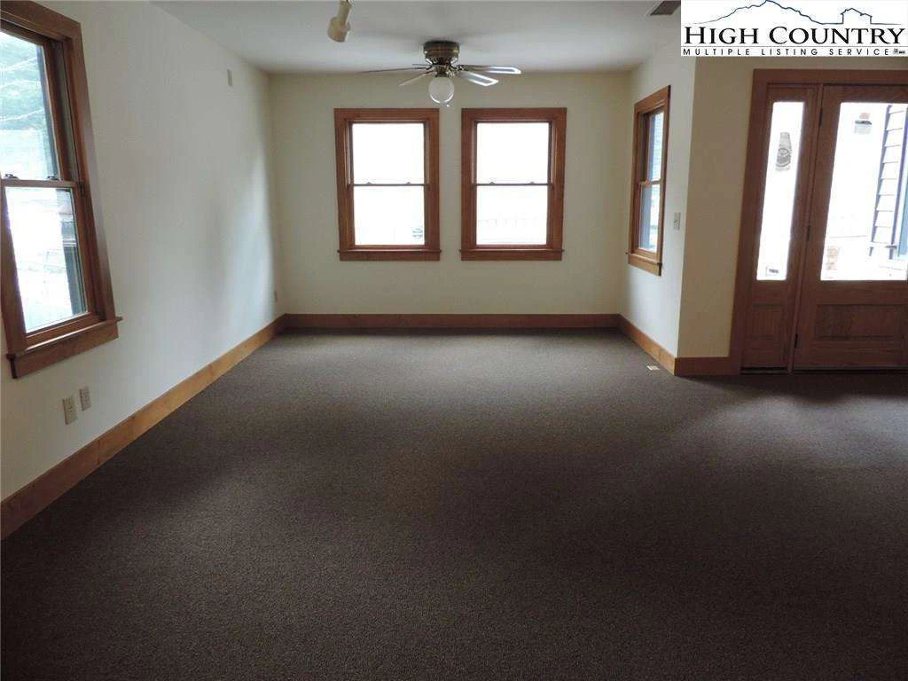 Image number 7 for the current listing