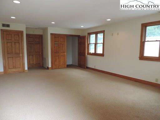 Image number 9 for the current listing