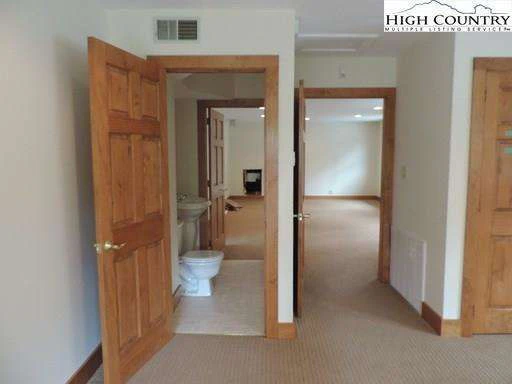 Image number 10 for the current listing